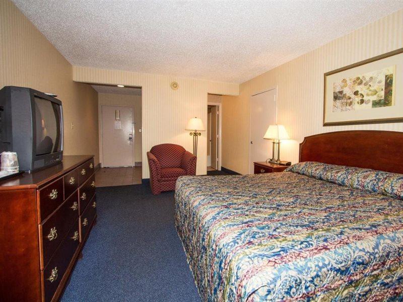 Red Roof Inn & Suites Newport News Eksteriør bilde