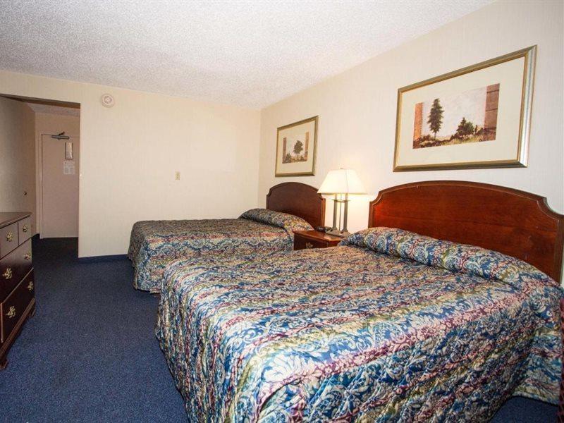 Red Roof Inn & Suites Newport News Eksteriør bilde