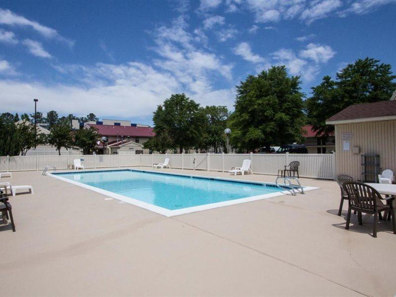 Red Roof Inn & Suites Newport News Eksteriør bilde