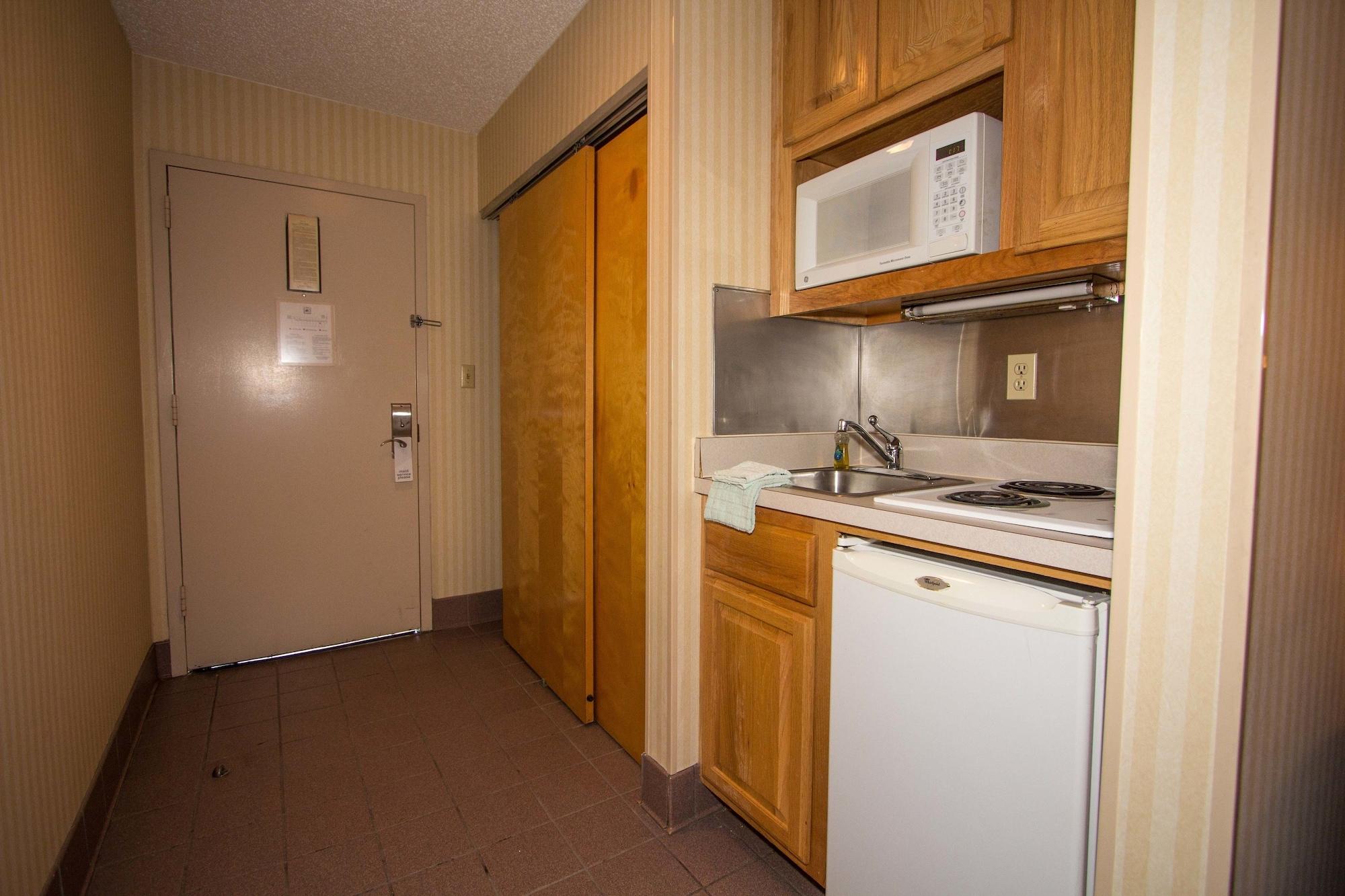 Red Roof Inn & Suites Newport News Eksteriør bilde