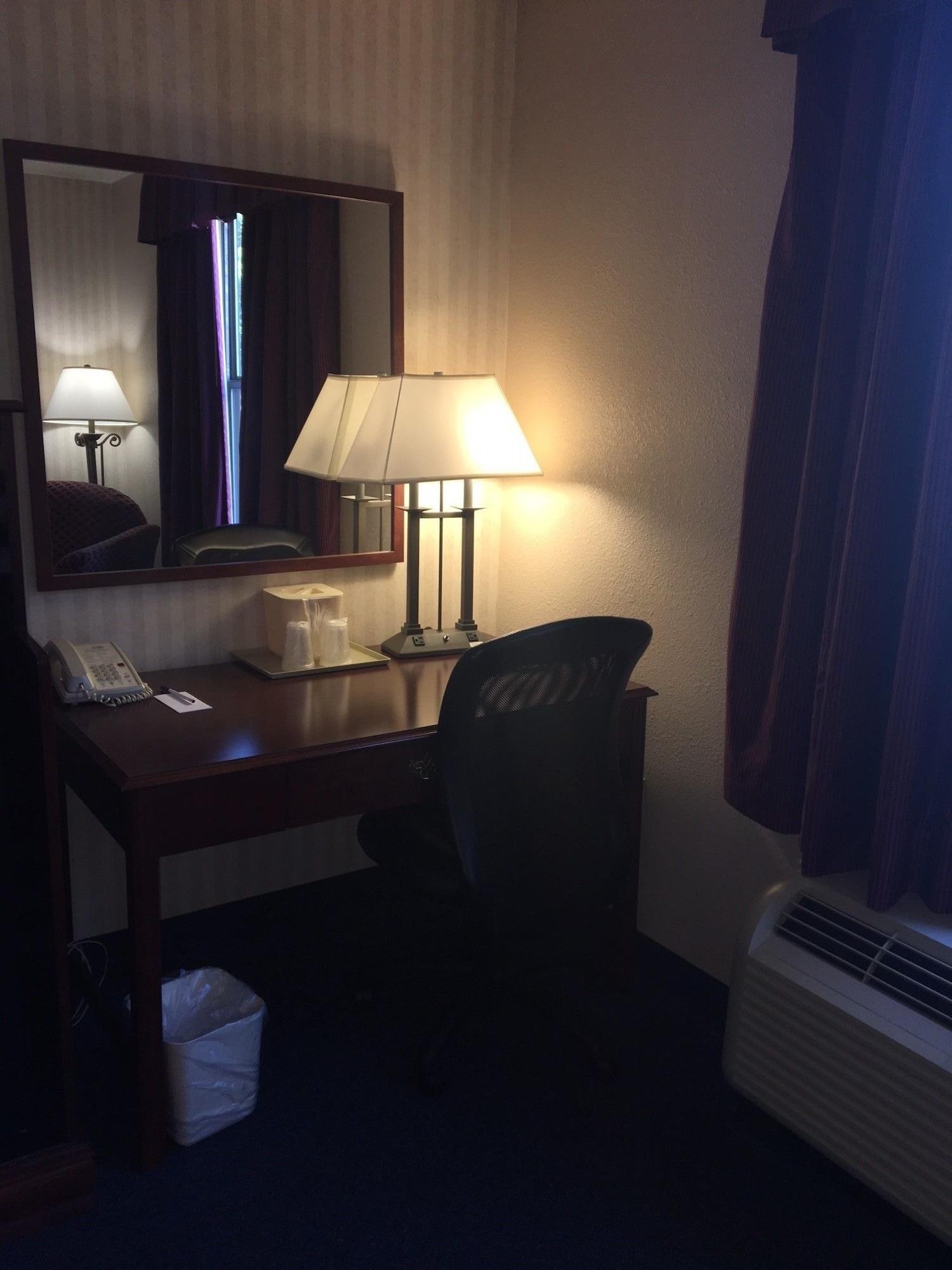 Red Roof Inn & Suites Newport News Eksteriør bilde
