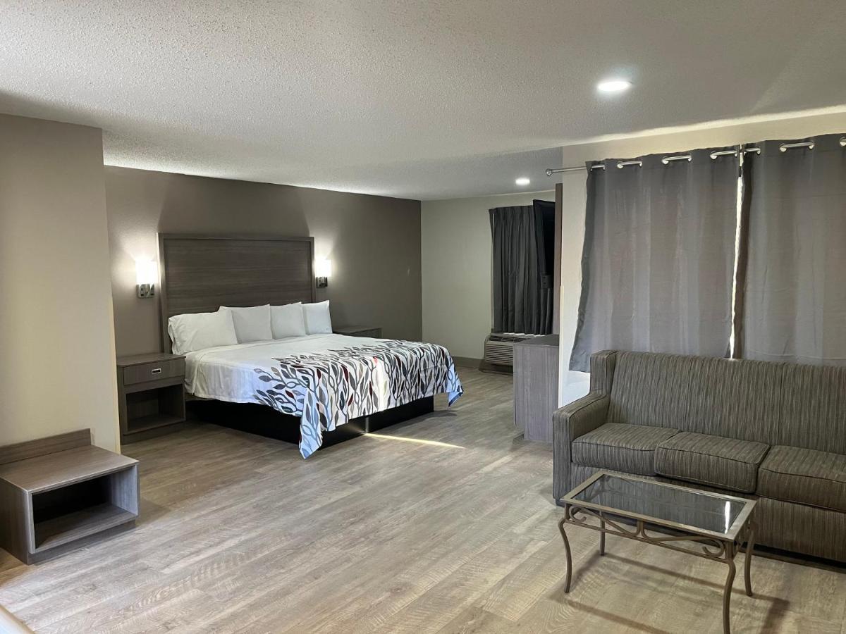 Red Roof Inn & Suites Newport News Eksteriør bilde