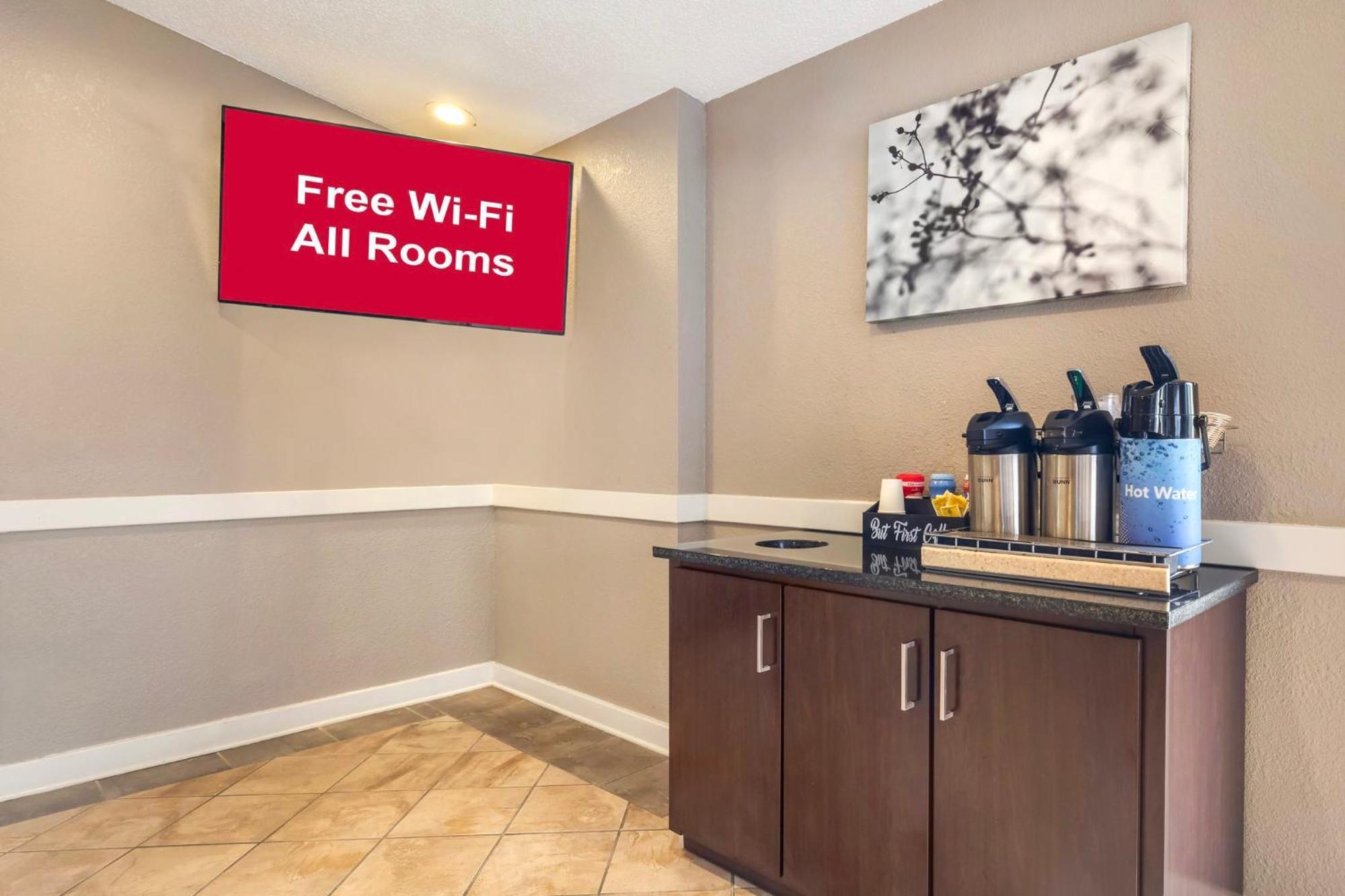 Red Roof Inn & Suites Newport News Eksteriør bilde