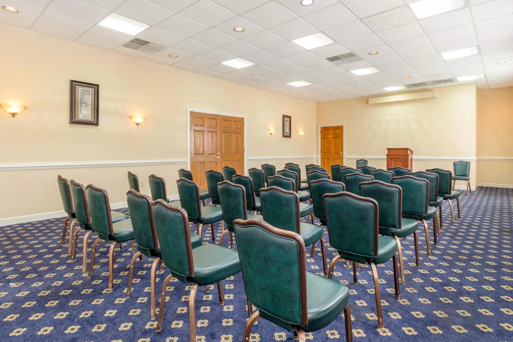Red Roof Inn & Suites Newport News Eksteriør bilde